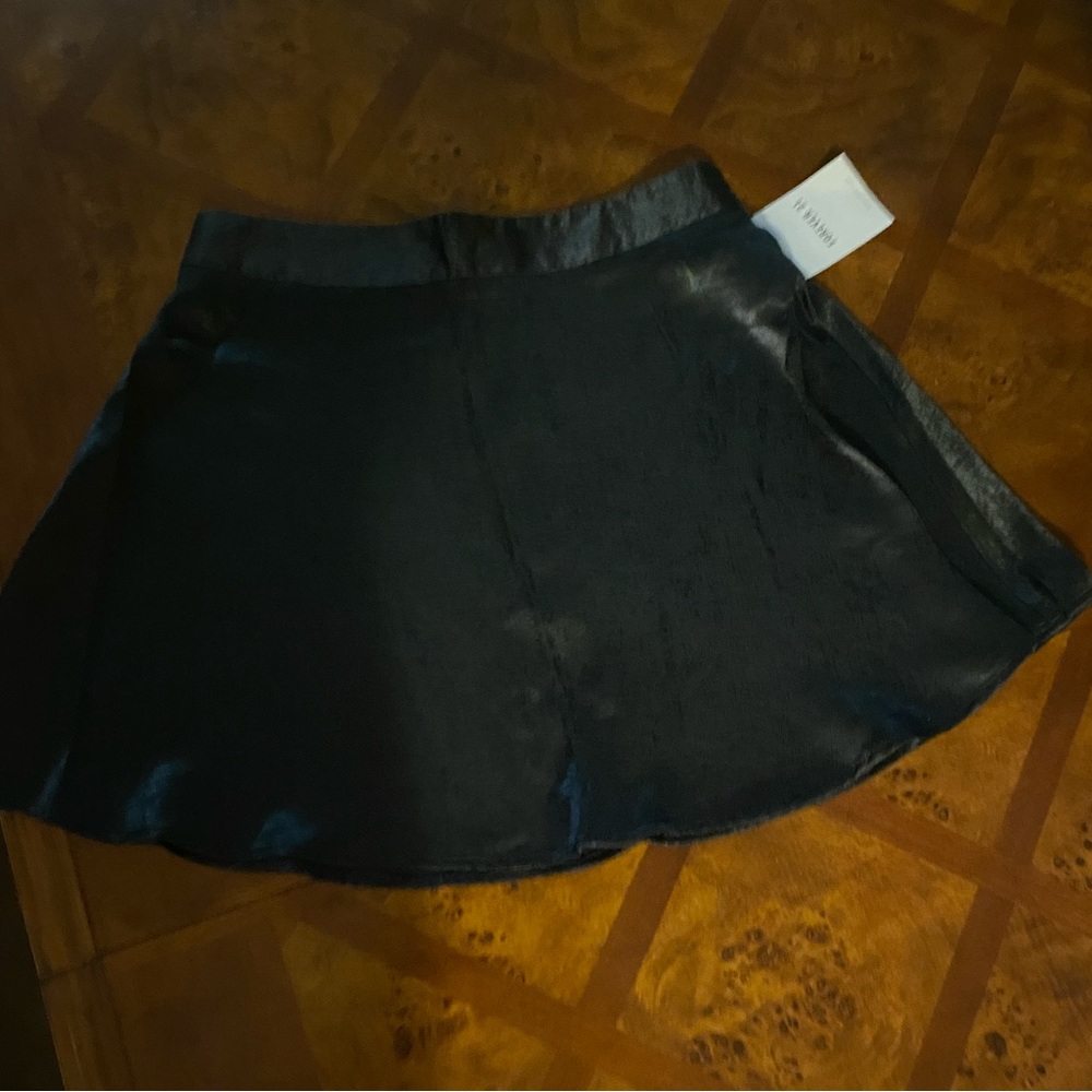 NWT- Forever 21 black skirt never worn perfect condition